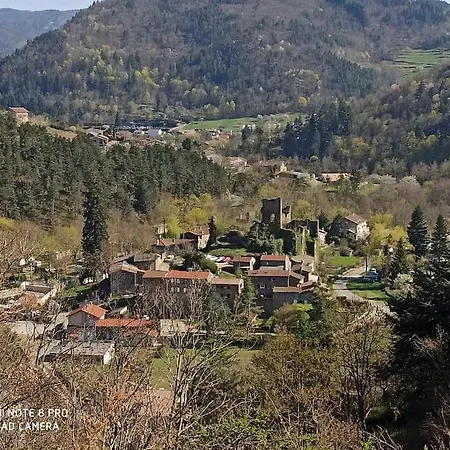Le Rocher Du Chateau De Retourtour Nyaraló *