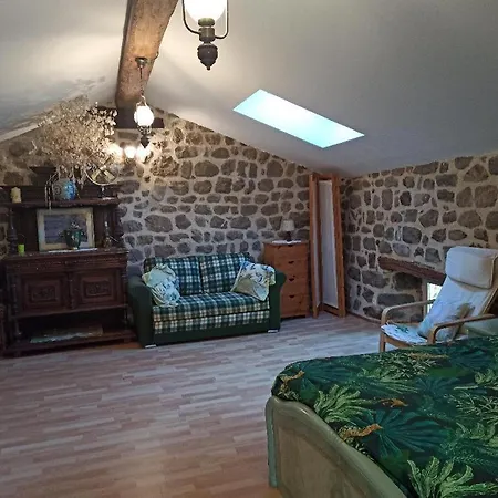Nyaraló Le Rocher Du Chateau De Retourtour Lamastre