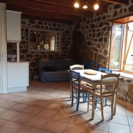 Le Rocher Du Château De Retourtour *